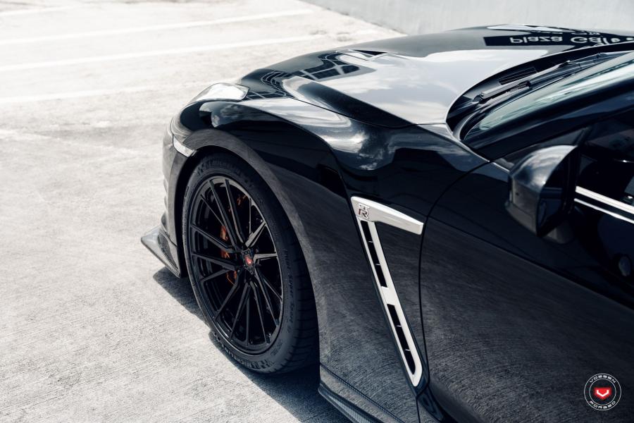 Детали экстерьера Nissan GT-R on Vossen Wheels (M-X4T) 2019 года  (фото 14 из 15)